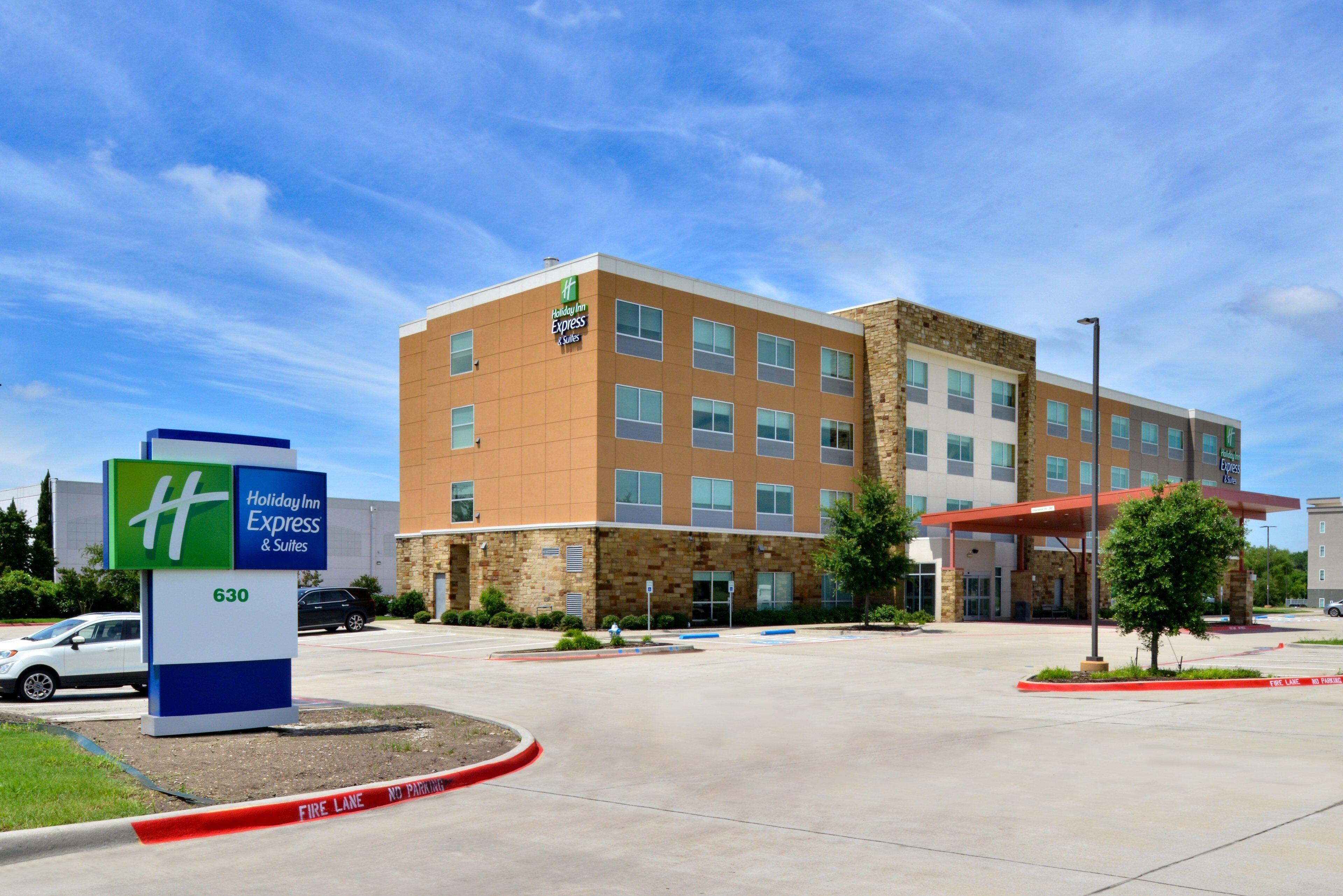 9 Smart Hotel Stays in Dallas-Fort Worth Worth Booking