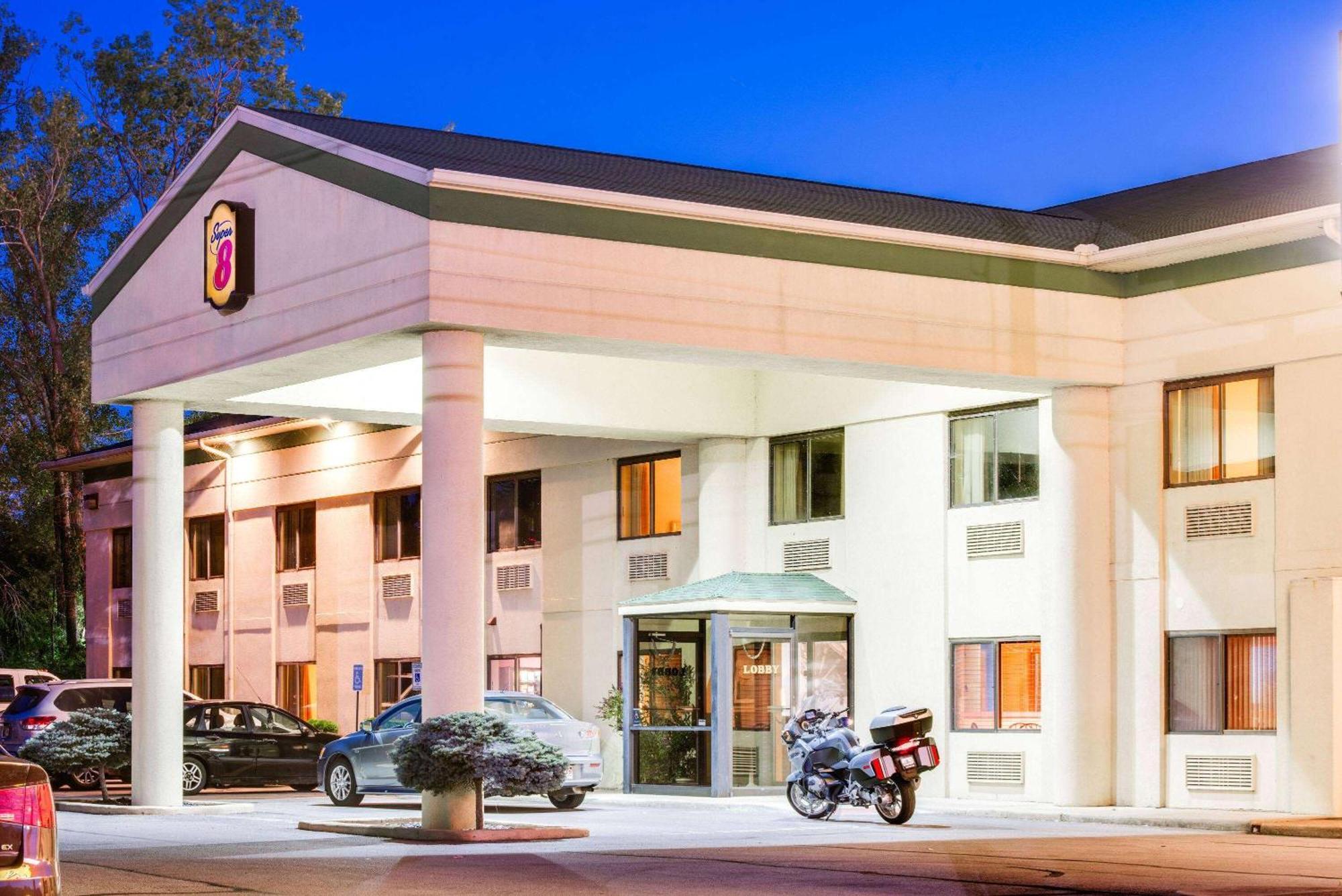Where to Stay for Less: 5 Best 2-Star Hotels in Lake Erie Shores & Islands
